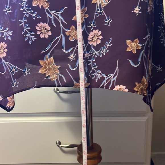 Pink rose brands, floral, print, cold shoulder, top with flowy sleeves - Picture 8 of 11